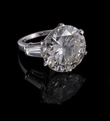 A diamA diamond single stone ring by Bulgari, the brilliant cut diamond, weighing 13 carats