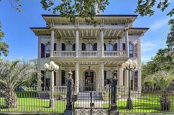 The contents of this home at 3711 St. Charles Avenue in New Orleans – the former residence of world-famous author Anne Rice – will be part of the auction.